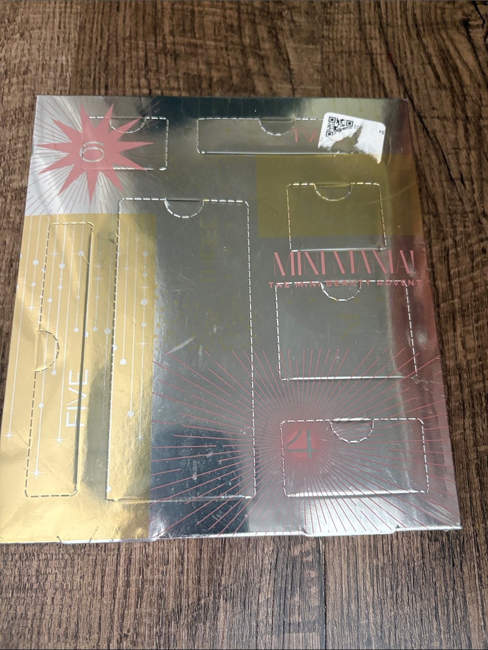Mini Mania! Metallic Holiday Beauty Advent Calendar NEW and sealed
